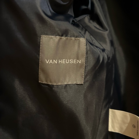 Van Heusen:  Lightweight 2-piece youth suit size 16 - Picture 3 of 9